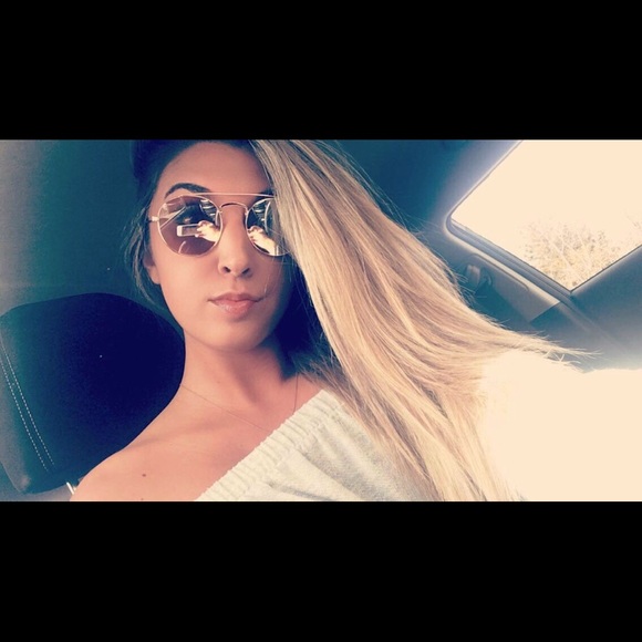 Profile Picture of Marianna Markou (@mari_mar21) on Poshmark