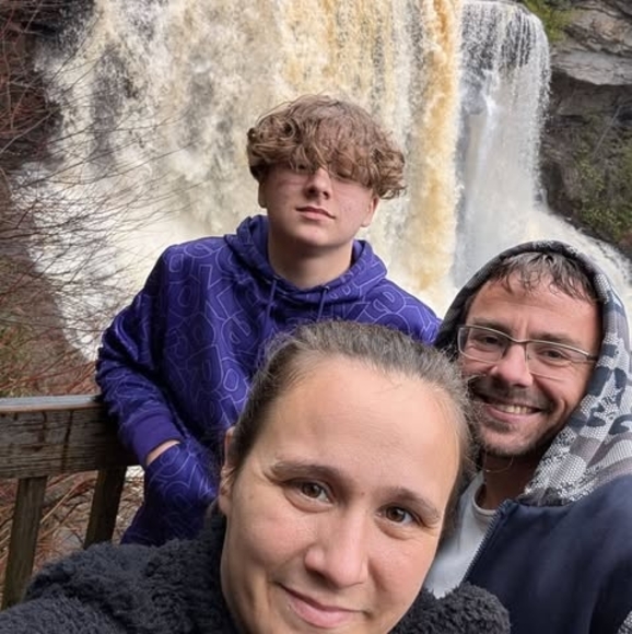 Jessie Rinard - Poshmark Profile Picture of Jessie Rinard (@halfpint1992) on Poshmark