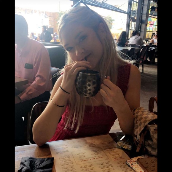 Profile Picture of Samantha Tsai (@peace_sam) on Poshmark