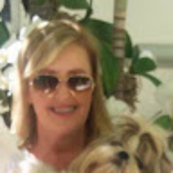 Profile Picture of Karis Fahrer (@karisfahrer) on Poshmark