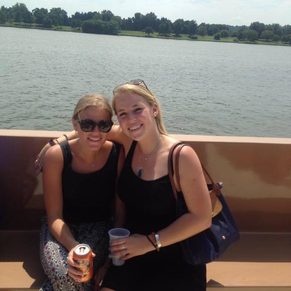 Profile Picture of Alexis Niekamp (@alexisniekamp) on Poshmark