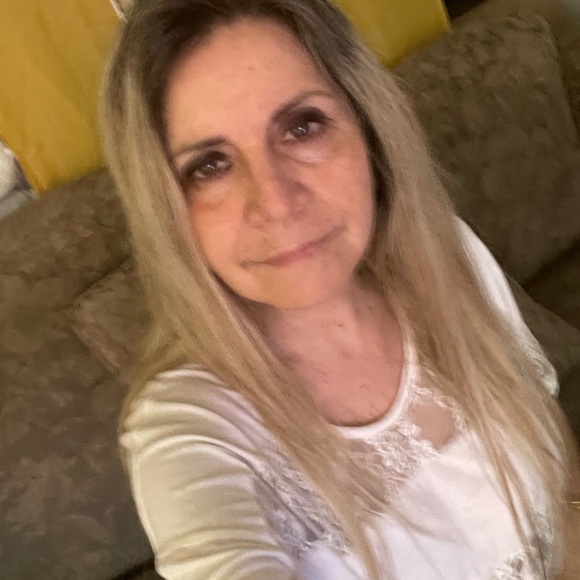 Profile Picture of Daniele Barum (@danielebarum) on Poshmark