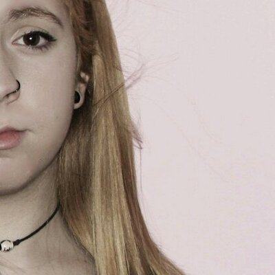 Profile Picture of Júlia Bueno (@juliabueno98) on Twitter