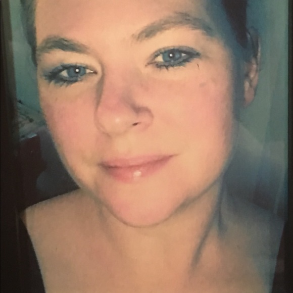 Profile Picture of Kimberley Breen (@kbreen1980) on Poshmark