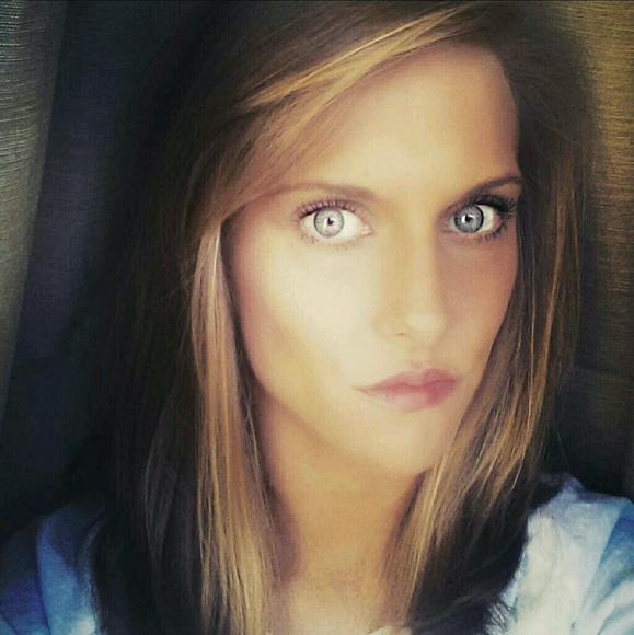 Profile Picture of Samantha Taranowski (@staranowski) on Poshmark