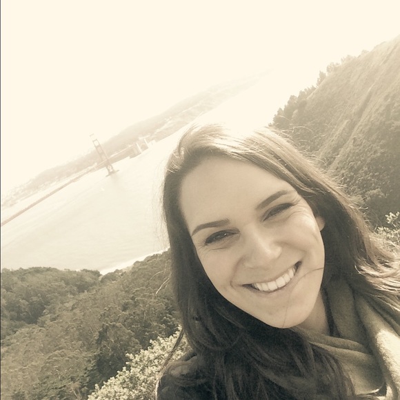 Profile Picture of Emily Andrews (@emandrews22) on Poshmark