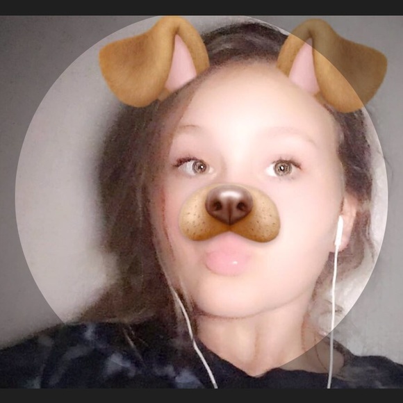 Profile Picture of Hannah Rudert (@hannahrudert) on Poshmark