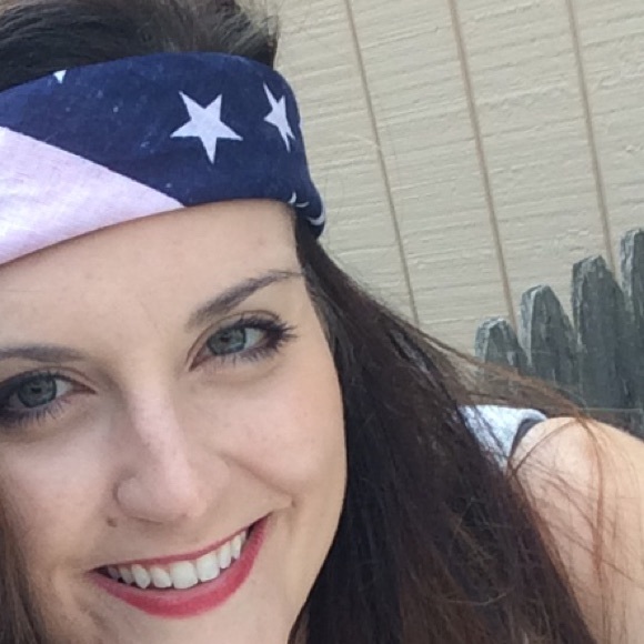 Profile Picture of Rachael Pearce (@rachaelpea) on Poshmark