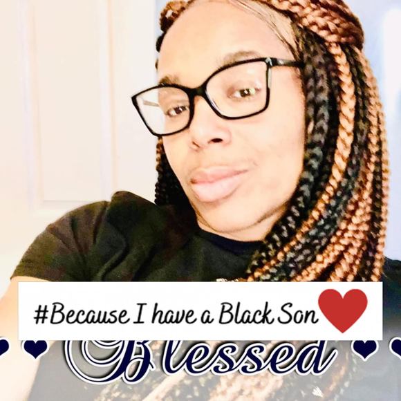 Profile Picture of Ronda Bloomer (@krazykenb) on Poshmark
