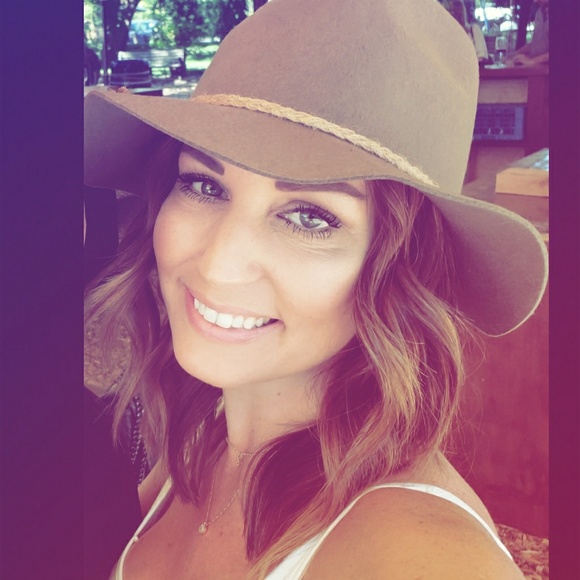 Stephanie Albaugh - Poshmark Profile Picture of Stephanie Albaugh (@steph062102) on Poshmark