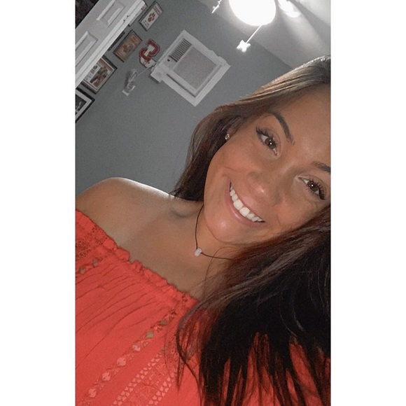 Julia Calabro - Poshmark Profile Picture of Julia Calabro (@juliaacalabro) on Poshmark
