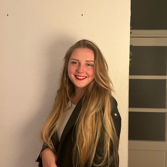 Profile Picture of Hannah Seidenstücker (@hseidenstuecker) on Poshmark