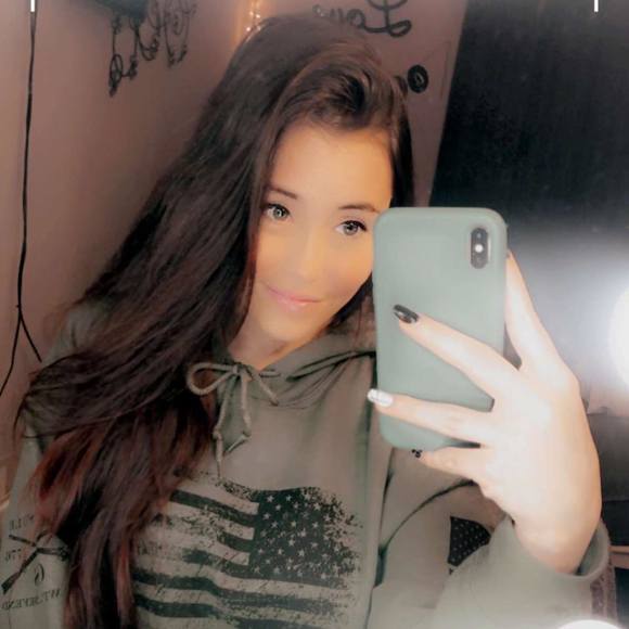 Logan Bailey farley - Poshmark Profile Picture of Logan Bailey farley (@loganfarley) on Poshmark