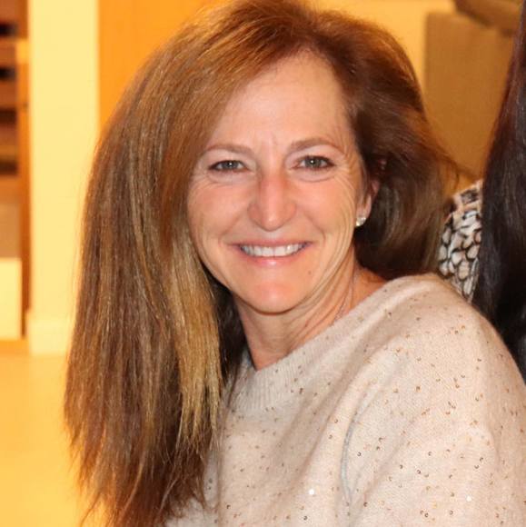 Profile Picture of Leeanne Luing (@luing5) on Poshmark