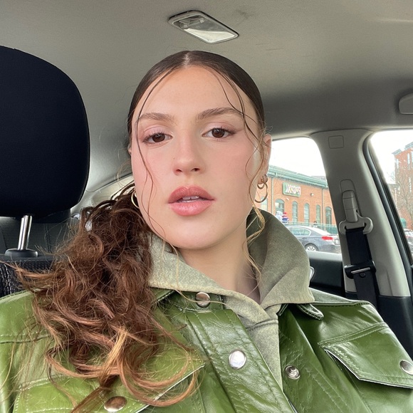 Profile Picture of Gabby Granata (@ggranata14) on Poshmark