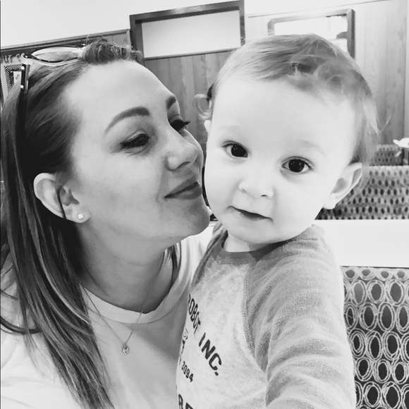 Profile Picture of Whitney Lambert (@wela0502) on Poshmark