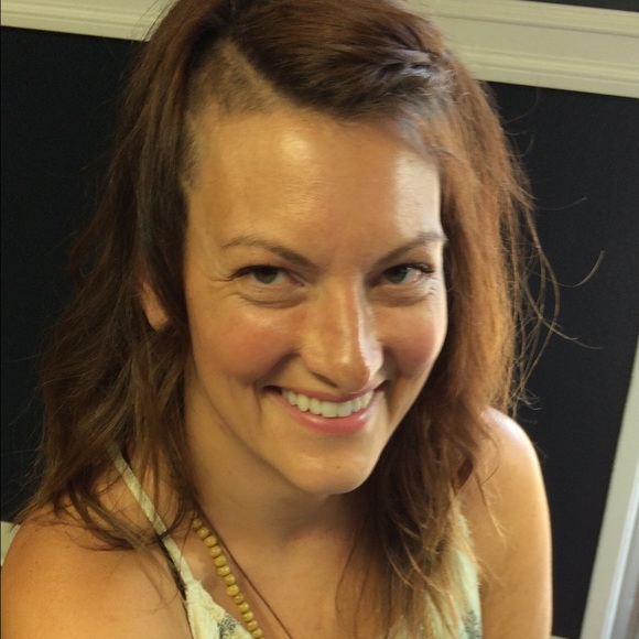 Profile Picture of Cameran Stohr (@naremac) on Poshmark
