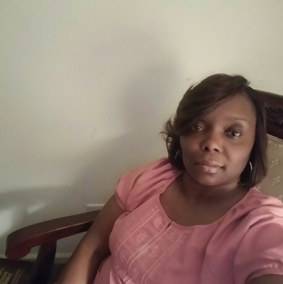 Profile Picture of Kim Dickey (@dixion) on Poshmark