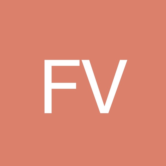 Profile Picture of Flavia Villacis (@flavi2404) on Poshmark