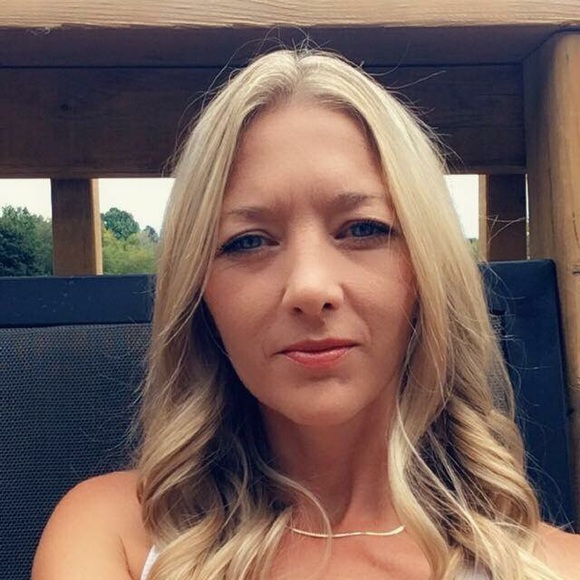 Profile Picture of Karen Harrington (@karen2610) on Poshmark