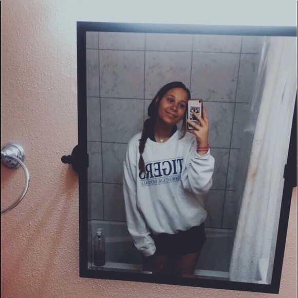 Profile Picture of Alexa Coleman (@acoleman0319) on Poshmark