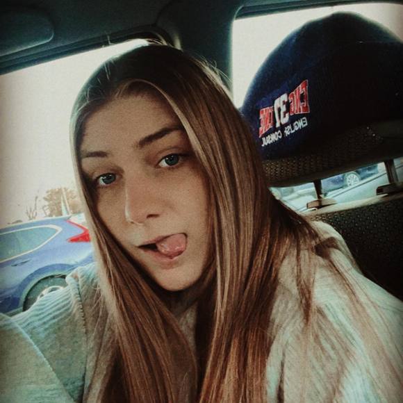 Profile Picture of Alayla Houghtling (@alayla_h) on Poshmark