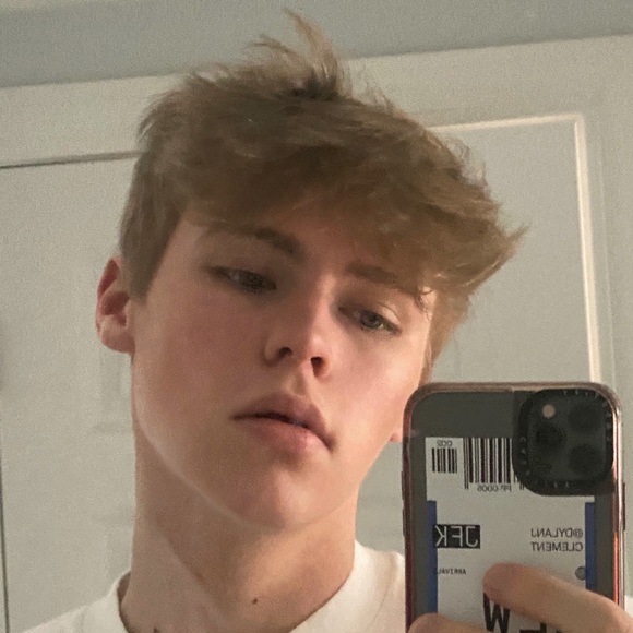 Profile Picture of Dylan Clement (@dylanjclement) on Poshmark