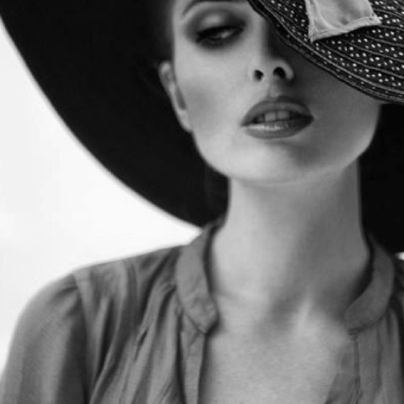 Profile Picture of Chrissie Hardie (@trendystyler) on Poshmark