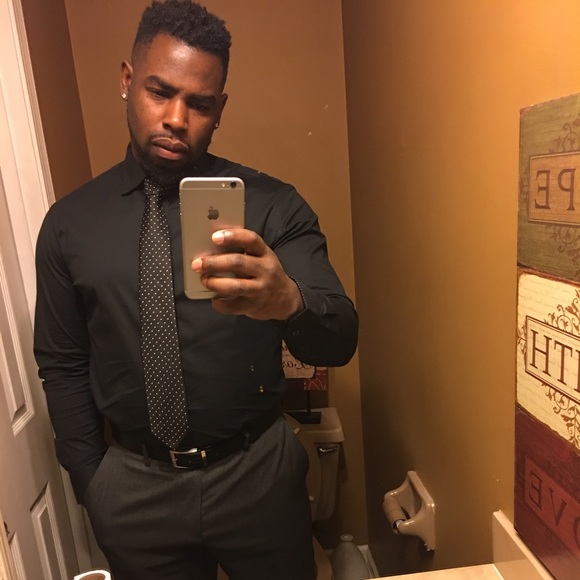 Profile Picture of Chris Rhodes (@freerhodes) on Poshmark