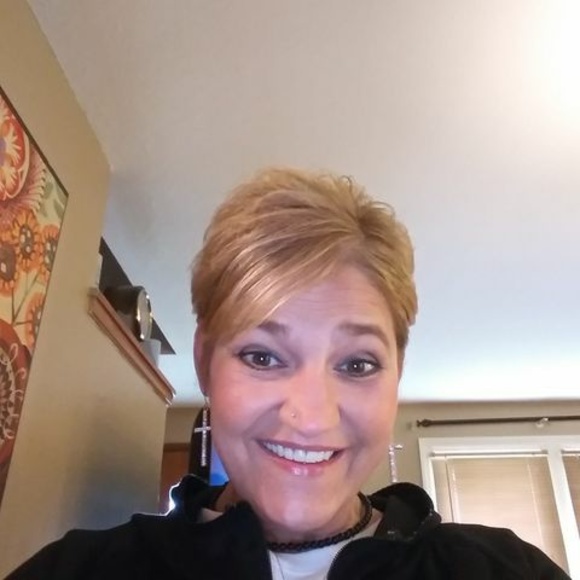 Profile Picture of Rhetta Curtis beckel (@beckelrhetta) on Poshmark