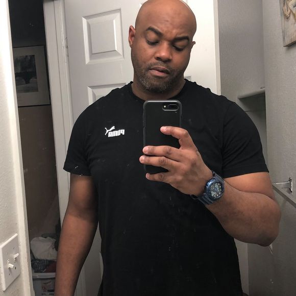Profile Picture of Robert Cauley (@tobert4330) on Poshmark