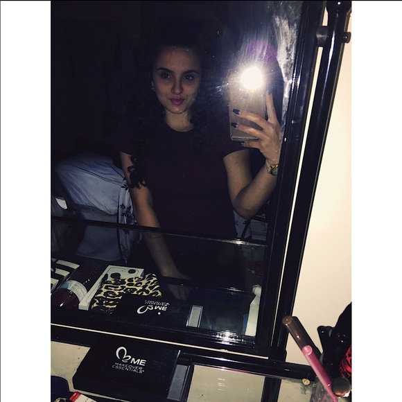 Profile Picture of Leah Alves (@leahbabyxo) on Poshmark