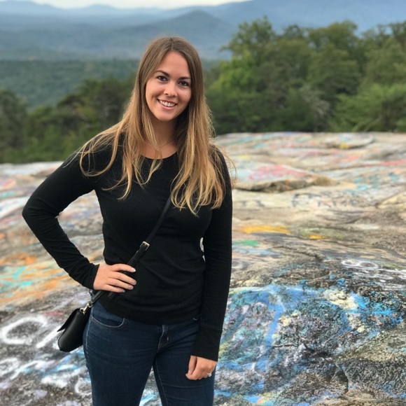 Profile Picture of Emily Slomkowski (@et241572) on Poshmark