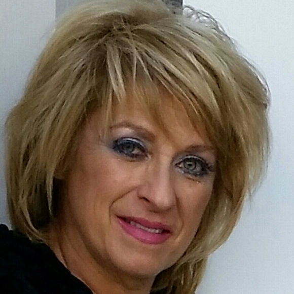 Profile Picture of Sharida Burkholder (@sharida) on Poshmark