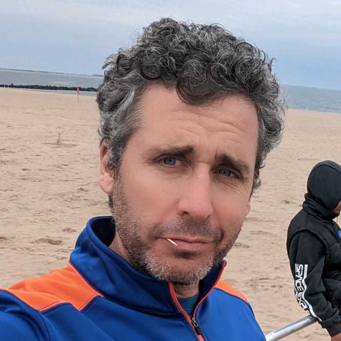 Profile Picture of Ari Nagel (@cuteprofessor) on Tiktok