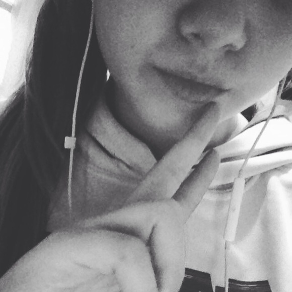 Profile Picture of Evie Scheunemann (@eschemann3704) on Poshmark