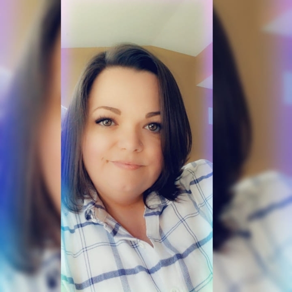 Profile Picture of Nikki Self (@nikkiself) on Poshmark