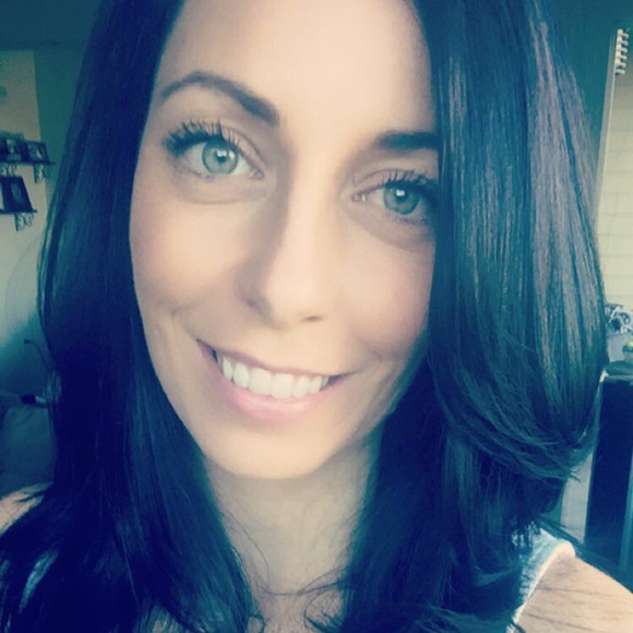 Profile Picture of Amy Gullings (@amymarion) on Poshmark