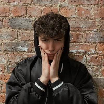 Profile Picture of 𝚊𝚒𝚍𝚎𝚗 𝚛𝚘𝚋𝚎𝚛𝚝𝚜 (@AidenMofficial) on Twitter