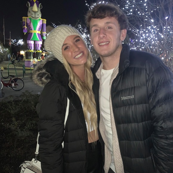 Logan Beegle - Poshmark Profile Picture of Logan Beegle (@loganbeegle) on Poshmark