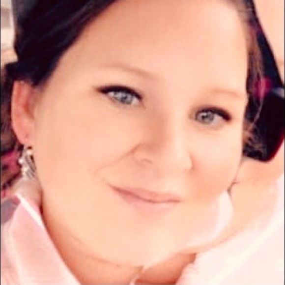 Profile Picture of Natalie Asell (@nasell4) on Poshmark