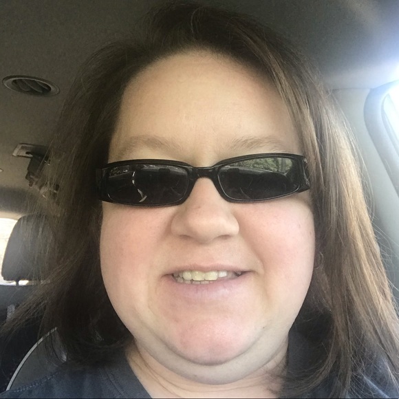 Profile Picture of Crystal Cromwell (@cgcoward) on Poshmark