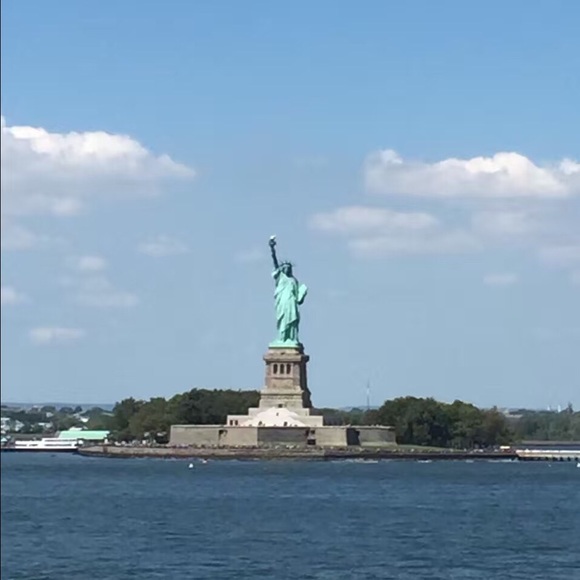 Profile Picture of Yan Zheng (@ruby0709) on Poshmark