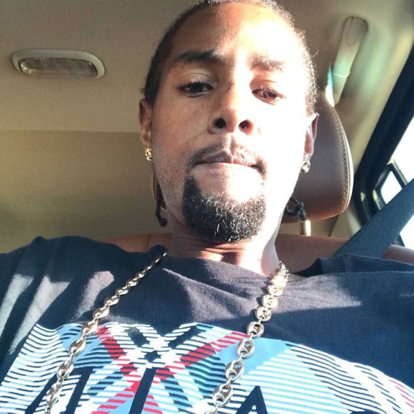 Profile Picture of Adani Queeley (@chin_2_man) on Poshmark