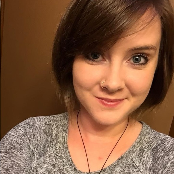 Profile Picture of Megan Pauling (@mfpauling) on Poshmark