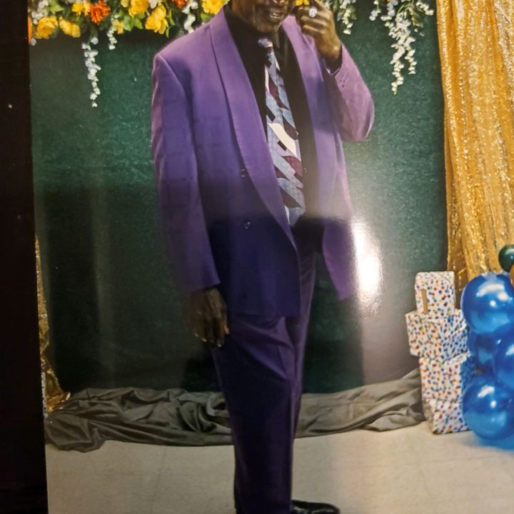 Profile Picture of clintbenard (@clintbenard) on Tiktok