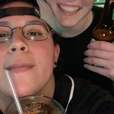 Profile Picture of Lorena Serna (@sernasister5) on Twitter