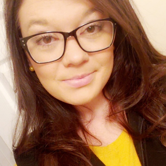 Profile Picture of Jodi Holt (@jodiholt465) on Poshmark