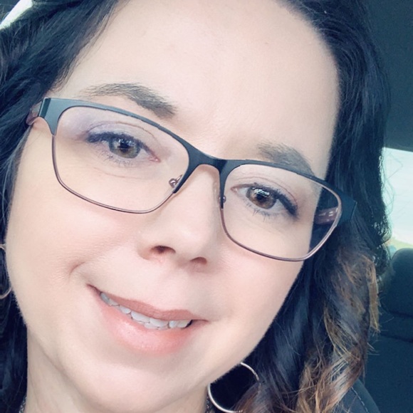 Profile Picture of Angel Gable (@agable1007) on Poshmark