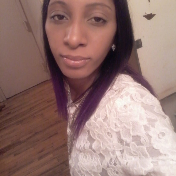 Profile Picture of Maramara Harris (@maramara8704) on Poshmark
